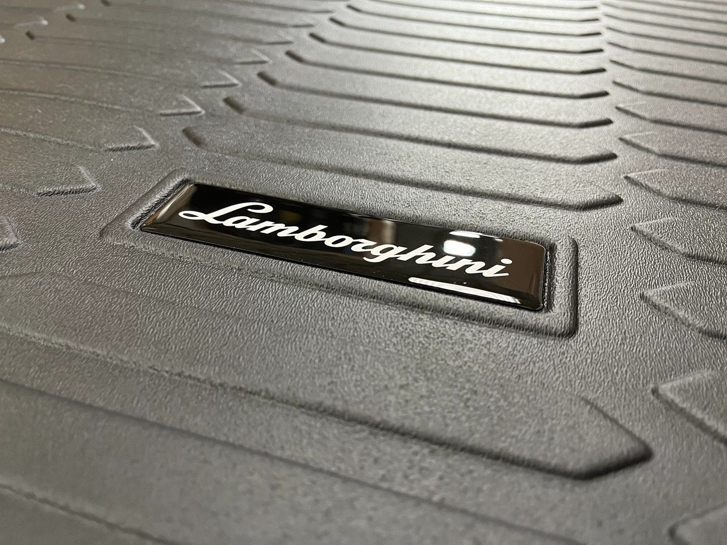 Lamborghini Urus Cargo Liner